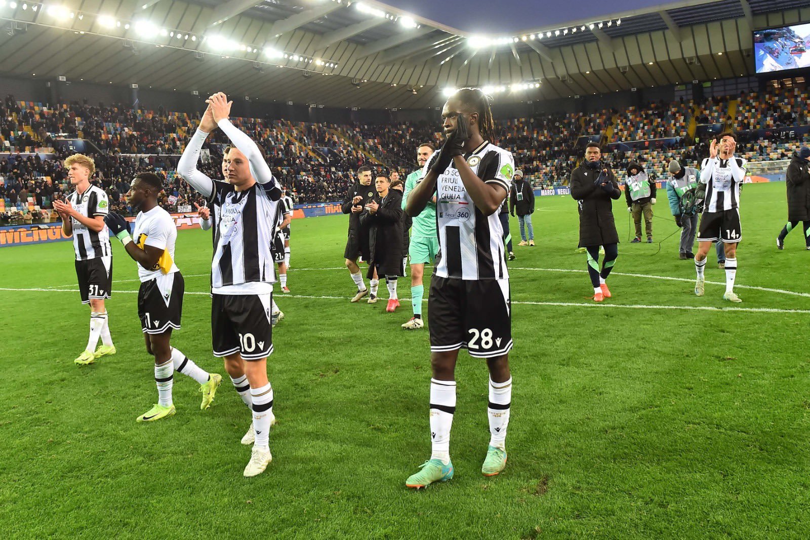 全球足球赛事未来看好，球队备战精气神十足的简单介绍