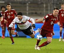 关于斯图加特球员齐心协力,力争在比赛中取得胜利的信息 关于斯图加特球员齐心协力,力争在比赛中取得胜利的信息