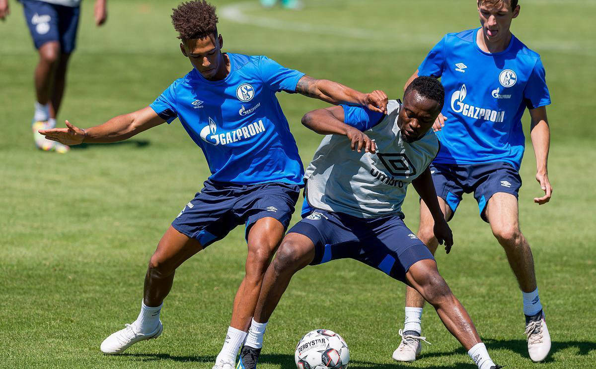 沙尔克迎来新球员加盟，支援实力大增