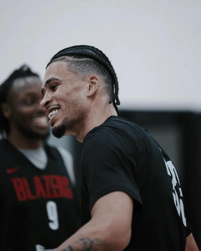 开拓者年轻球员崭露头角，或将成为未来之星的简单介绍