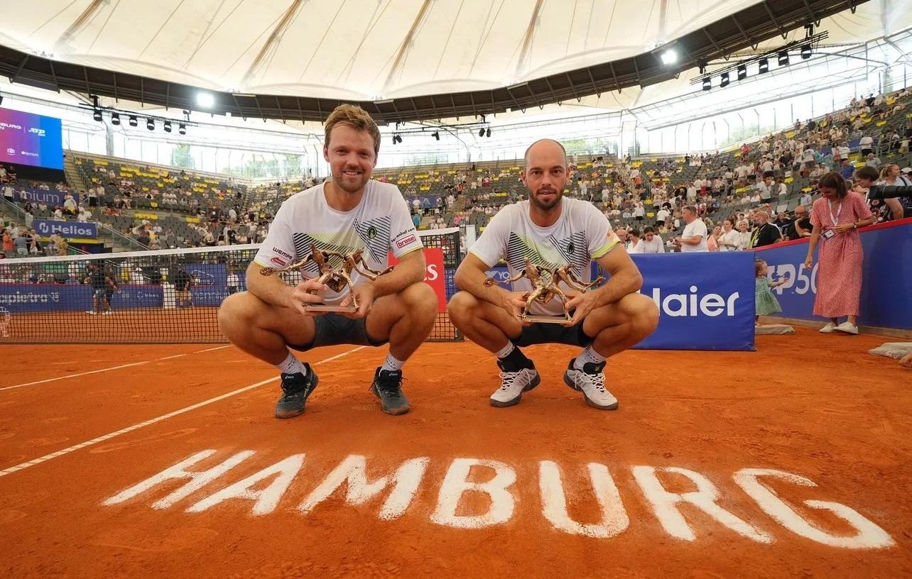 包含汉堡SV队在比赛中展现出强大的实力的词条