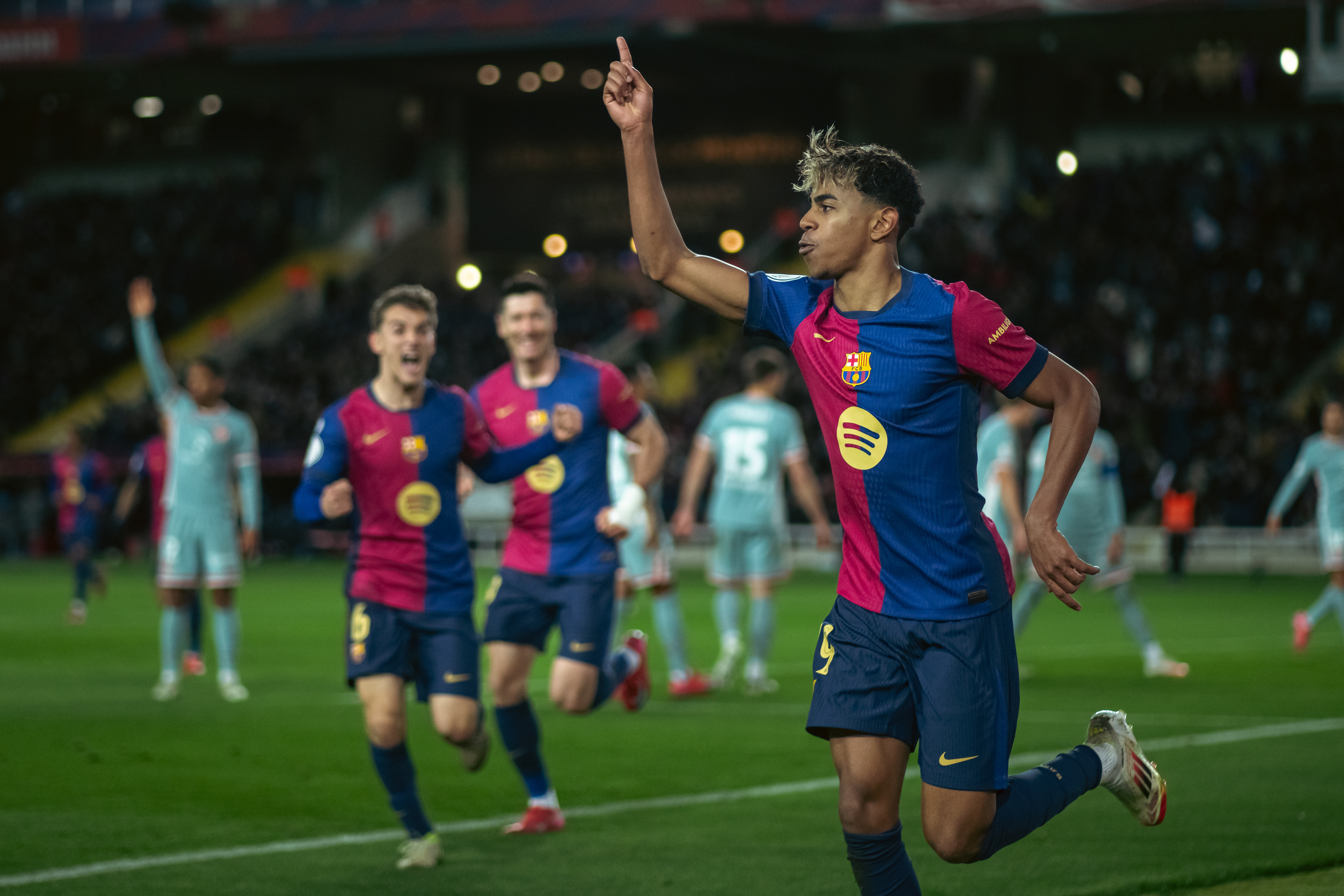 西班牙球队前锋球技精湛,助球队连续获胜 西班牙球队前锋球技精湛,助球队连续获胜