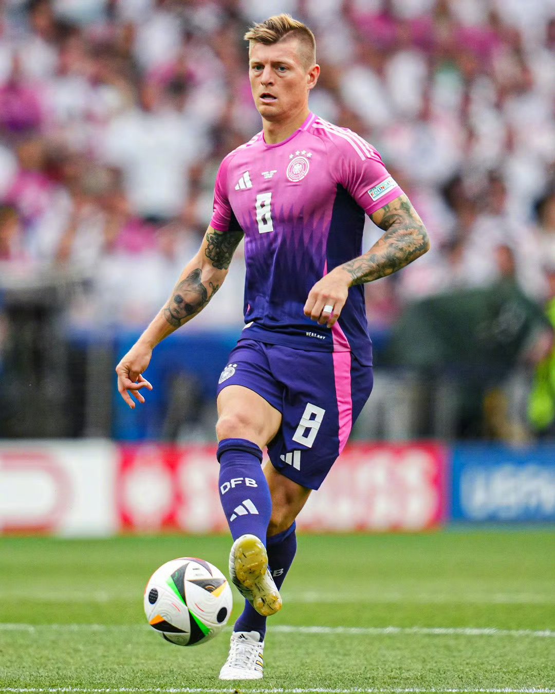 匈牙利队再度崭露头角，夺得胜利