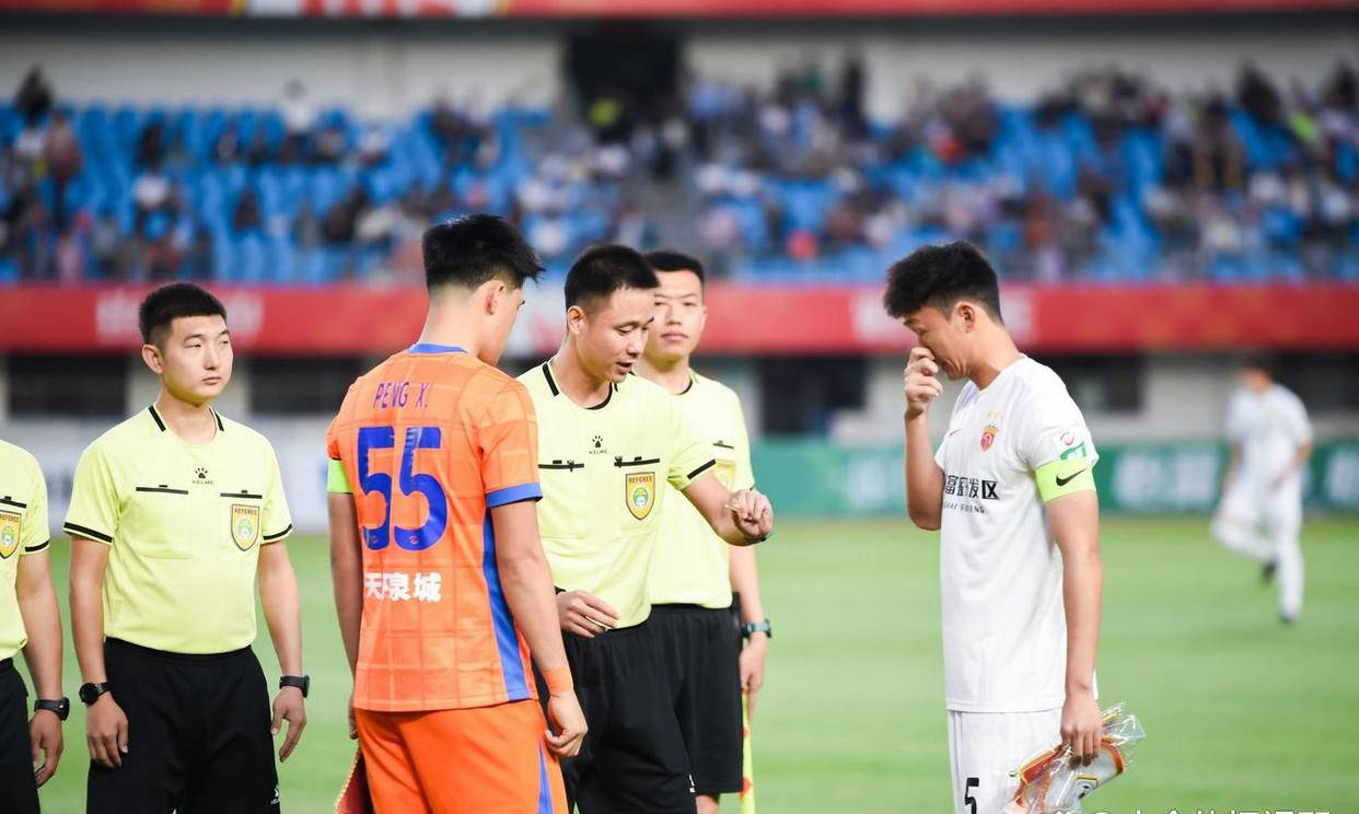 年轻球员崭露头角，带动整个球队士气的简单介绍