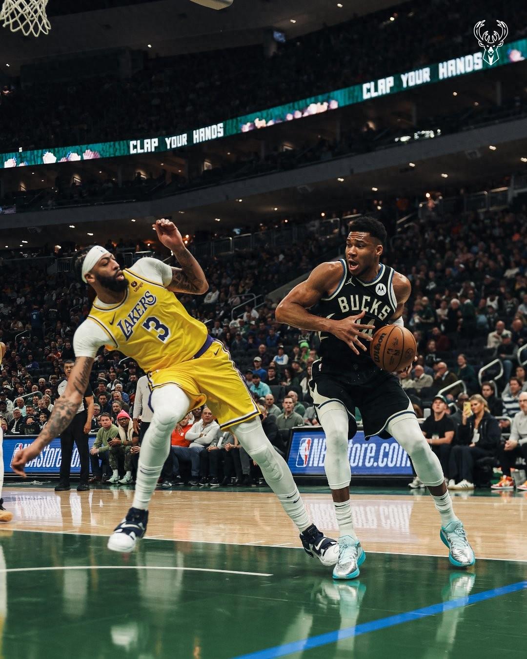 包含雄鹿客场惊险战胜猛龙，字母哥贡献双+的词条