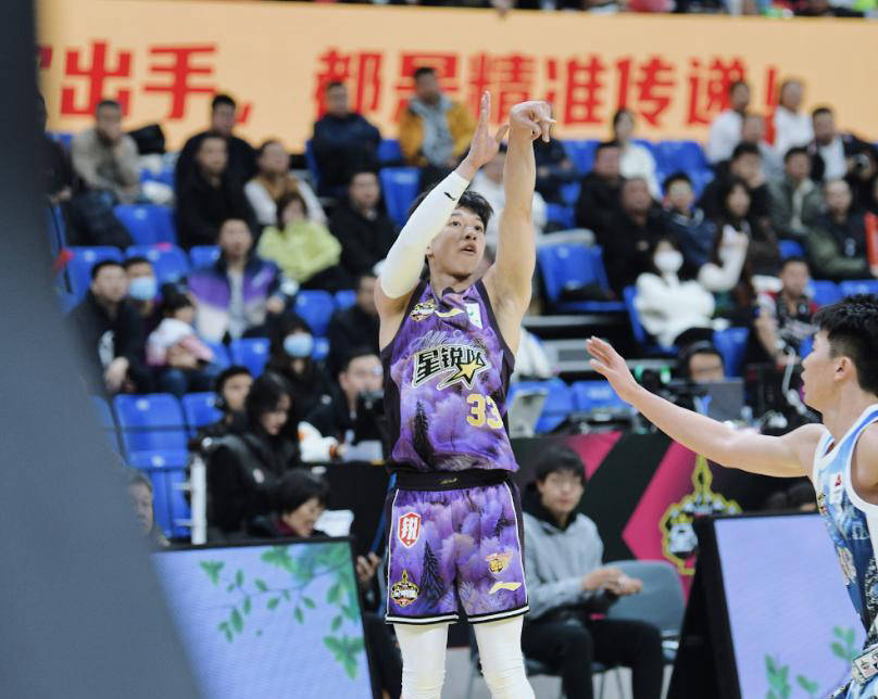 开云官网-青年篮球比赛深圳站决赛惊险上演，新星表现抢眼