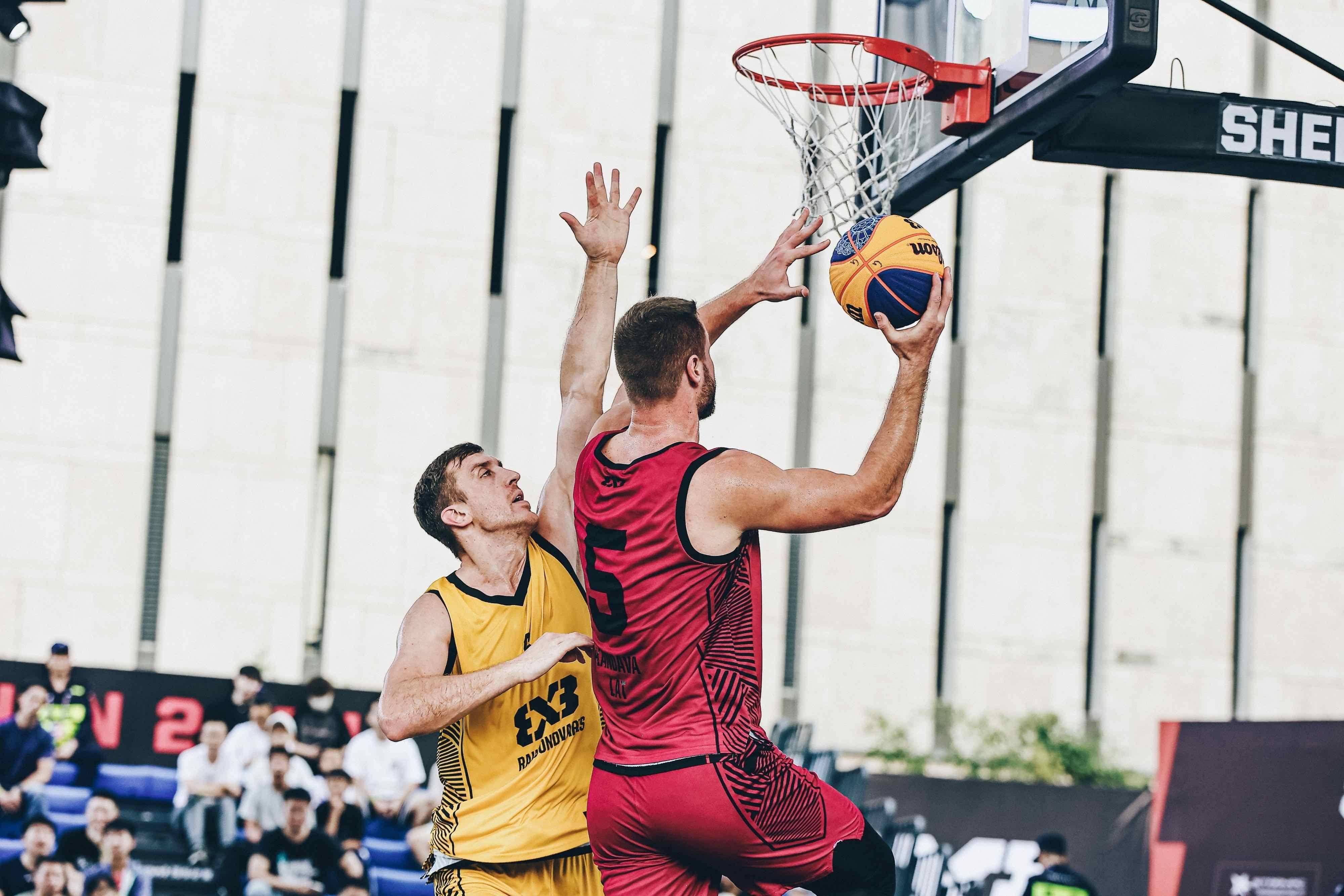 青年篮球比赛深圳站决赛惊险上演，新星表现抢眼