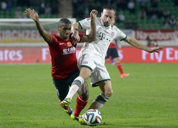 开云官网-恒大主场战平，球队暂时止住败势需提振斗志
