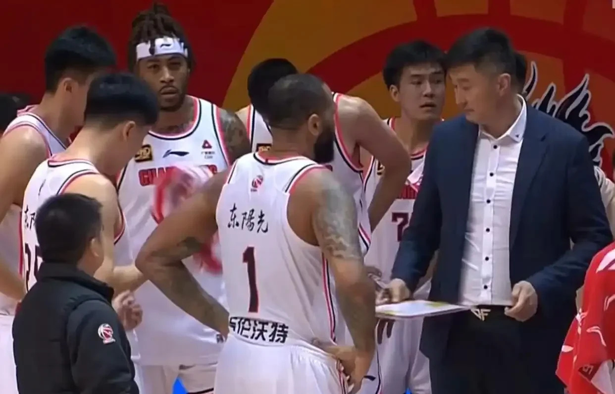 广东男篮挑战河南队，全队士气高涨