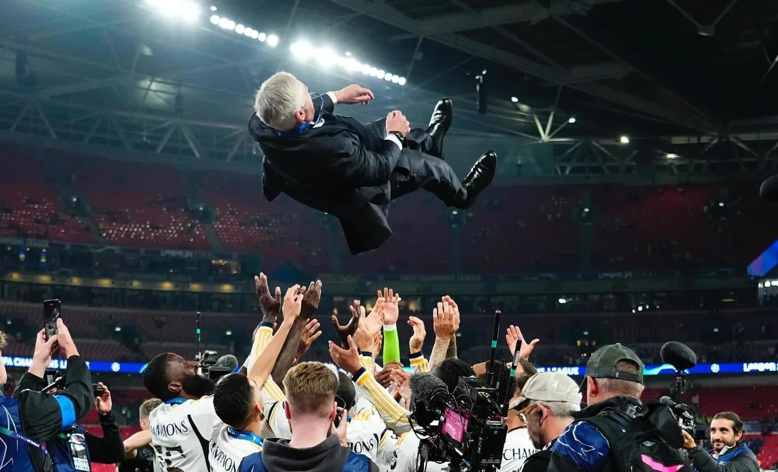 出色发挥搅动颠簸，欧预赛球队斗志昂扬的简单介绍