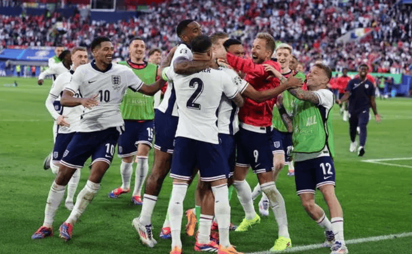 包含几内亚队惊险逆转比赛，成功晋级欧洲杯四强的词条