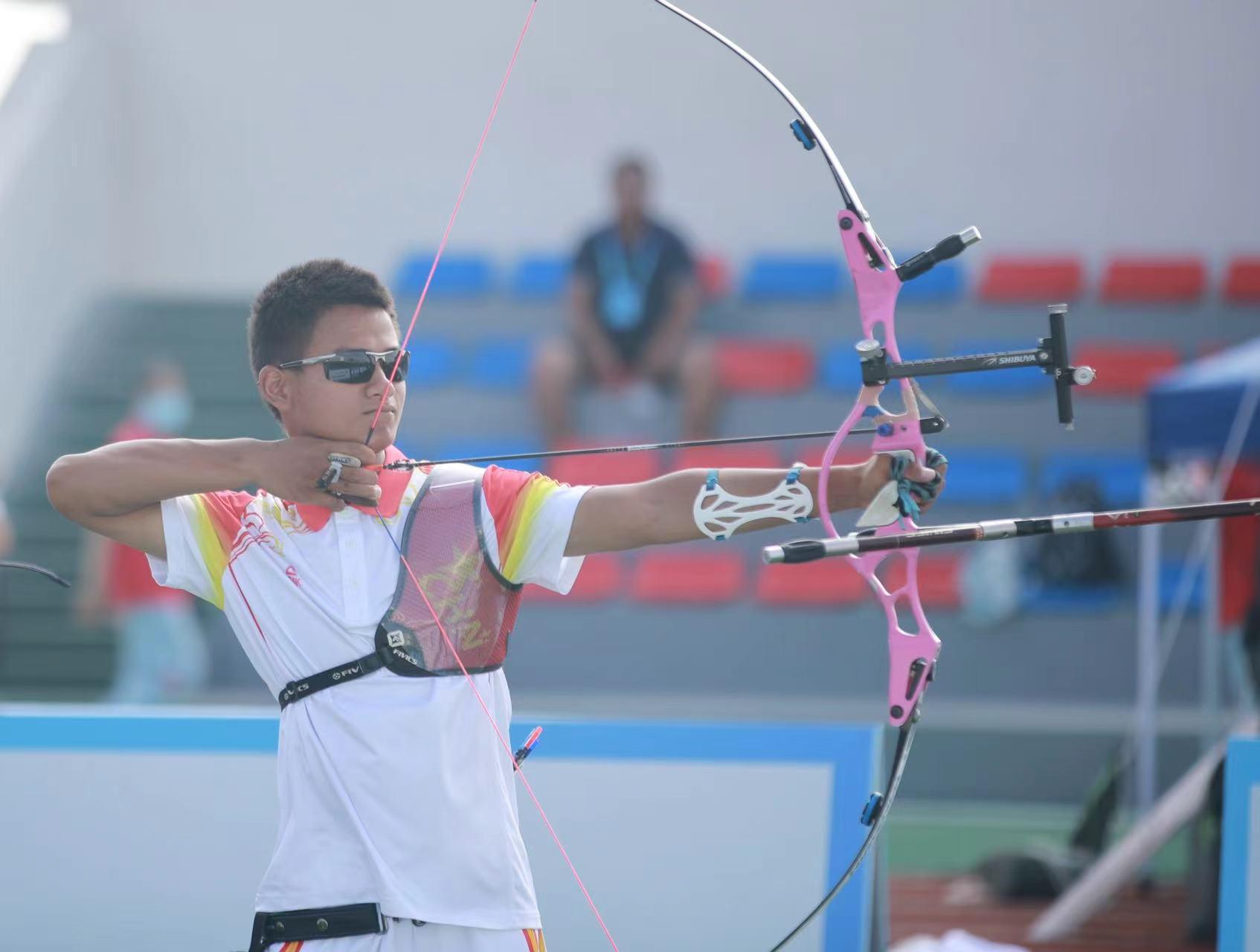 射箭比赛中丹麦选手获得金牌