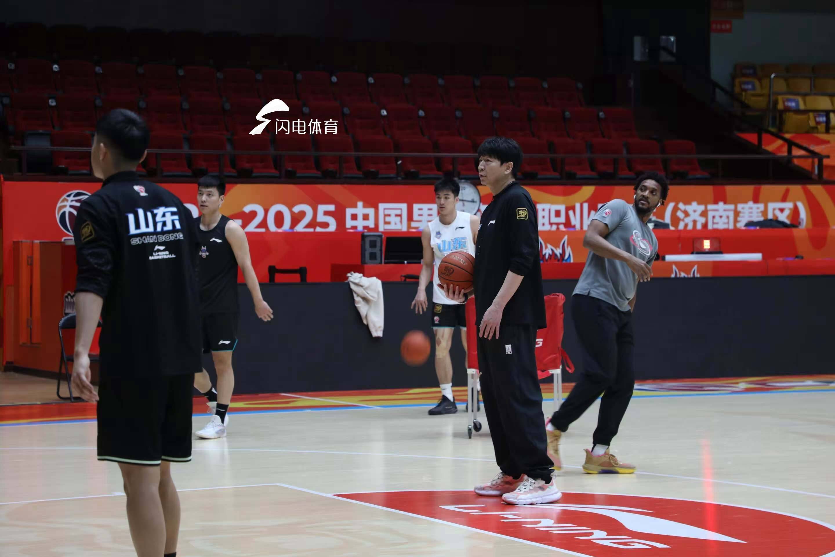 开云体育在线-山东鲁能凭借制胜一球，力克对手夺得三分