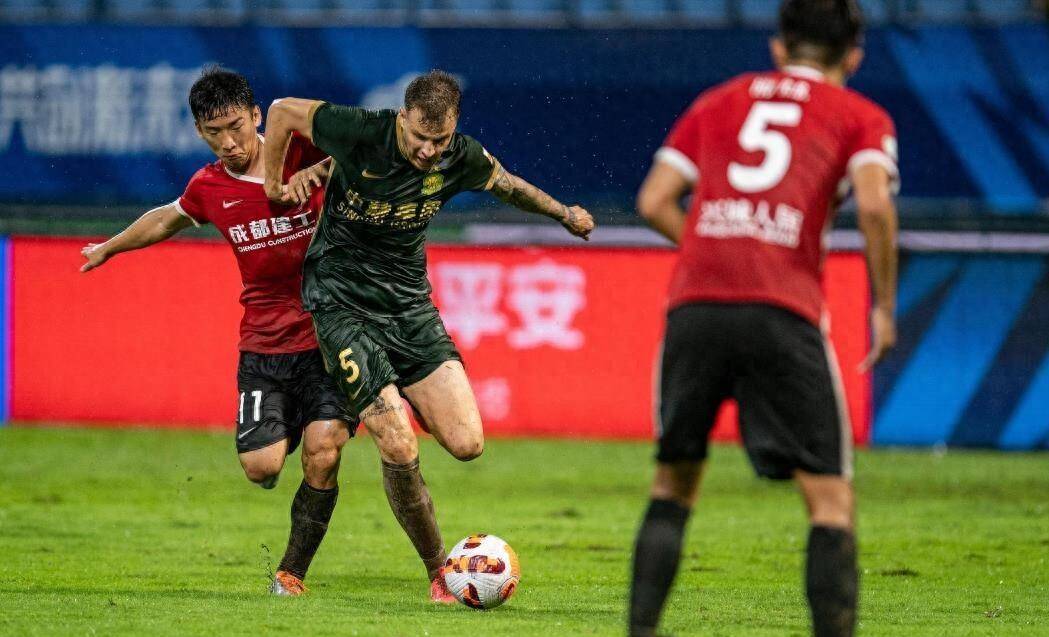 山东鲁能凭借制胜一球,力克对手夺得三分 山东鲁能凭借制胜一球,力克对手夺得三分