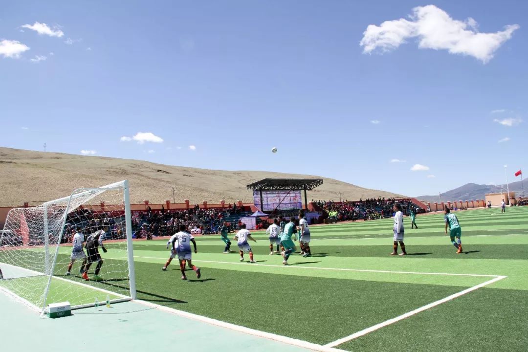 开云体育官网-英雄崛起争夺王座，足球盛会凝聚热情