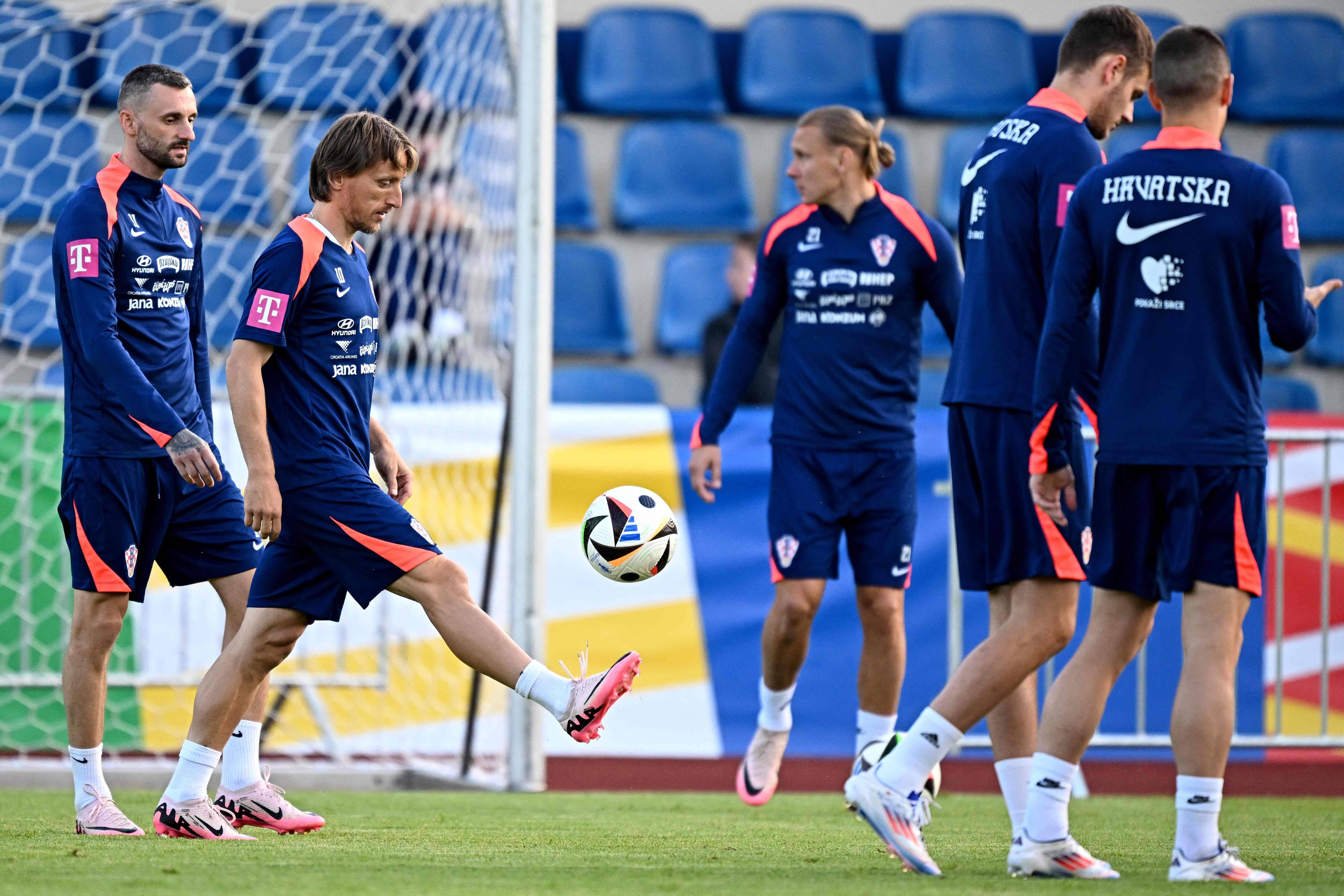 捷克意外战胜克罗地亚，杀入淘汰赛