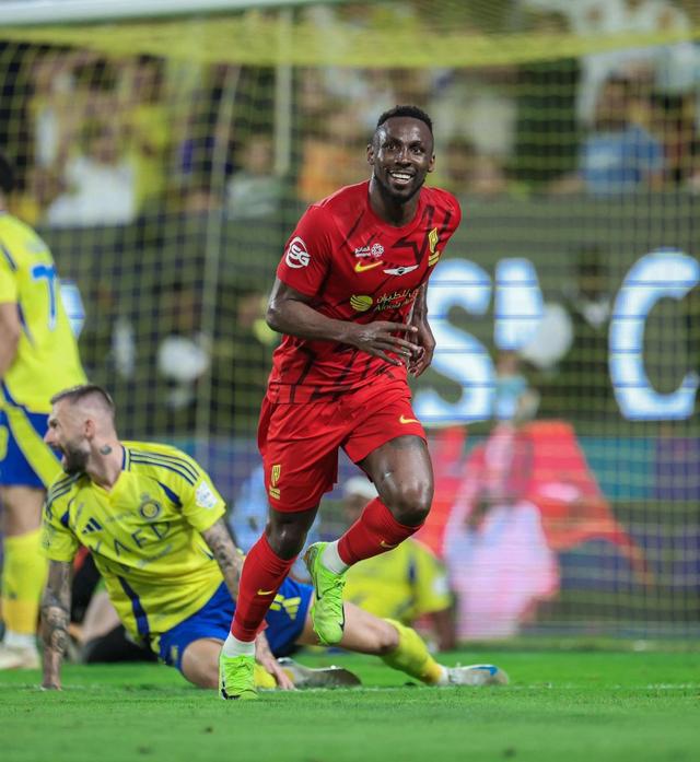 里昂中场发挥关键作用，力挽狂澜保持不败的简单介绍