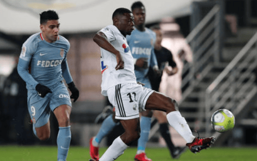 包含亚眠主帅调整战术，求胜欲望高涨的词条