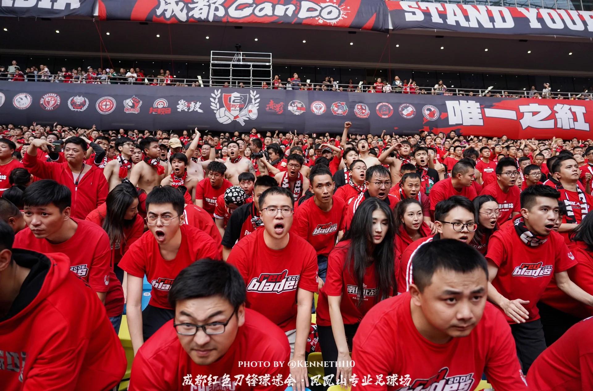 开云体育下载-足球赛场激情燃烧，球员实力比拼备战的简单介绍