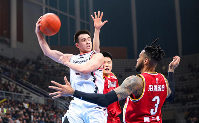 吉林男篮在比赛中实现逆转，成功获胜