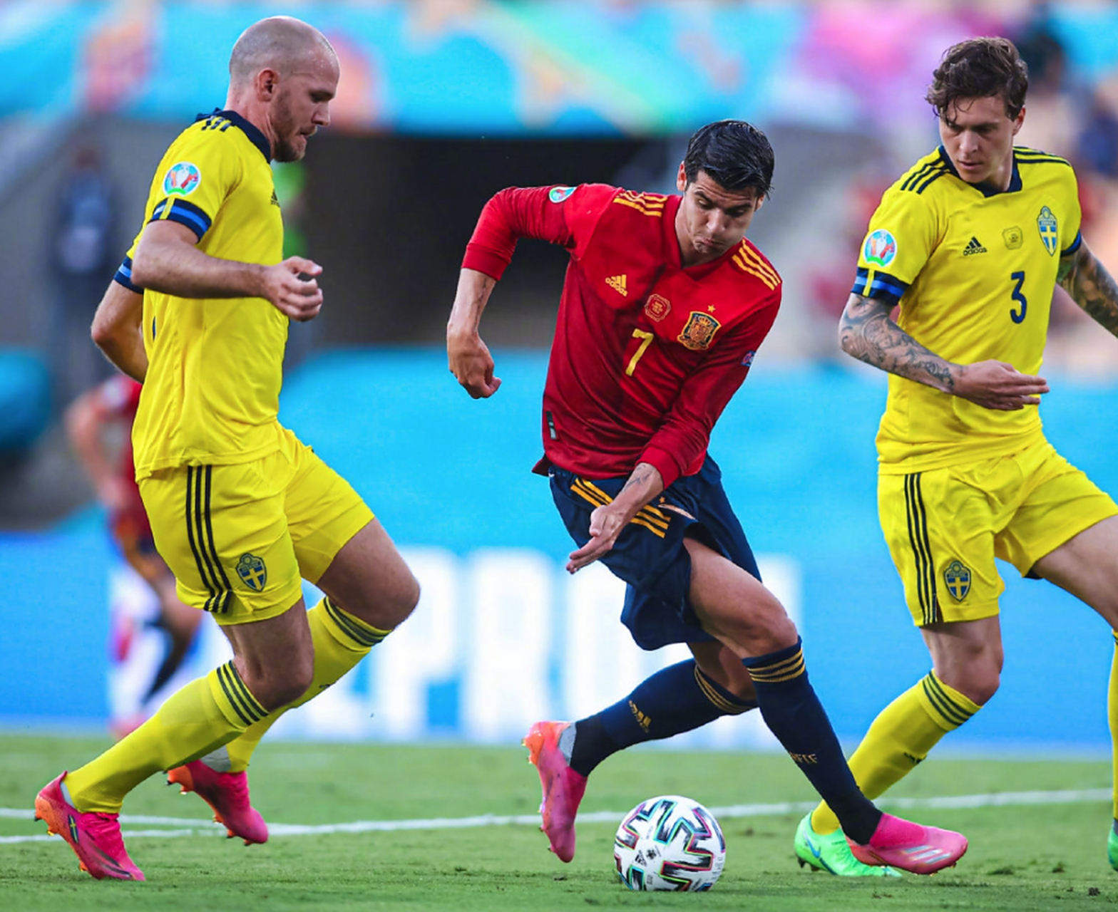 开云体育中国-瑞典队逆袭成功，成功杀入欧洲杯八强