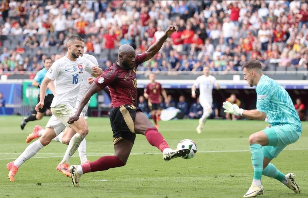 欧洲足坛巨头碰撞，强强交锋引期待