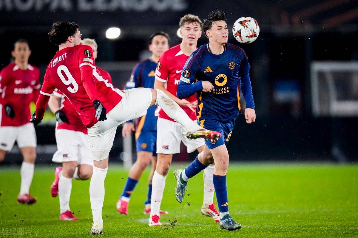 球员表现出色,带领球队击败强敌 球员表现出色,带领球队击败强敌