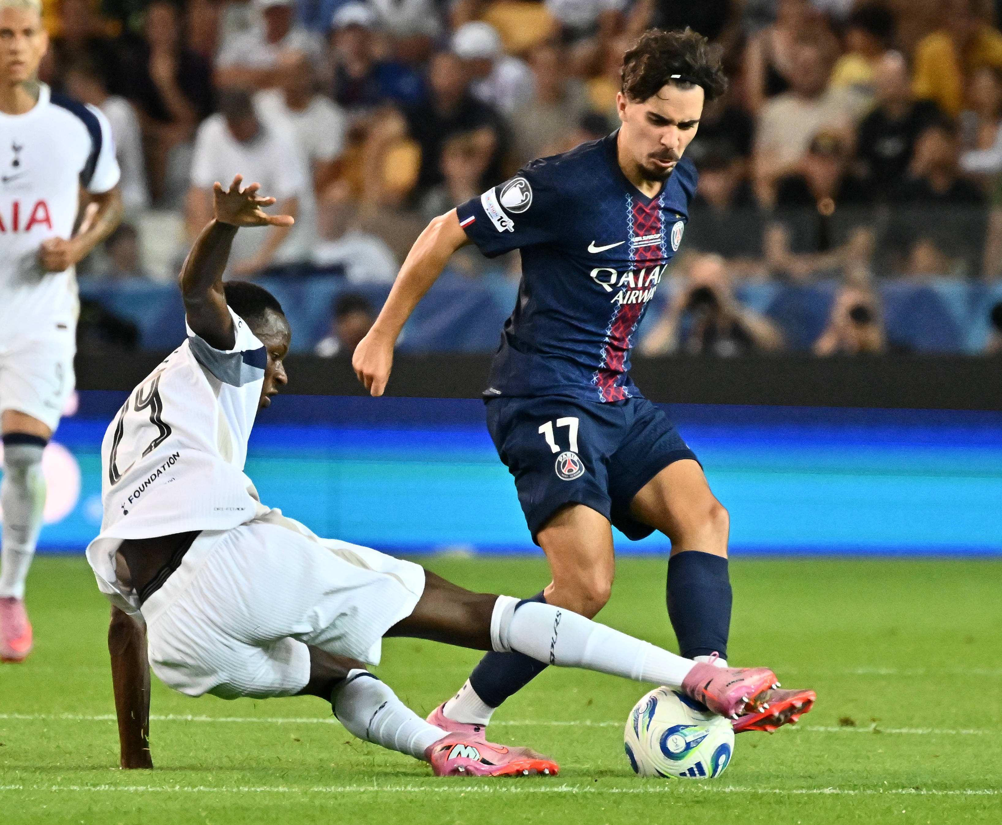 关于巴黎圣日耳曼主场逼平南特，战力不济！的信息