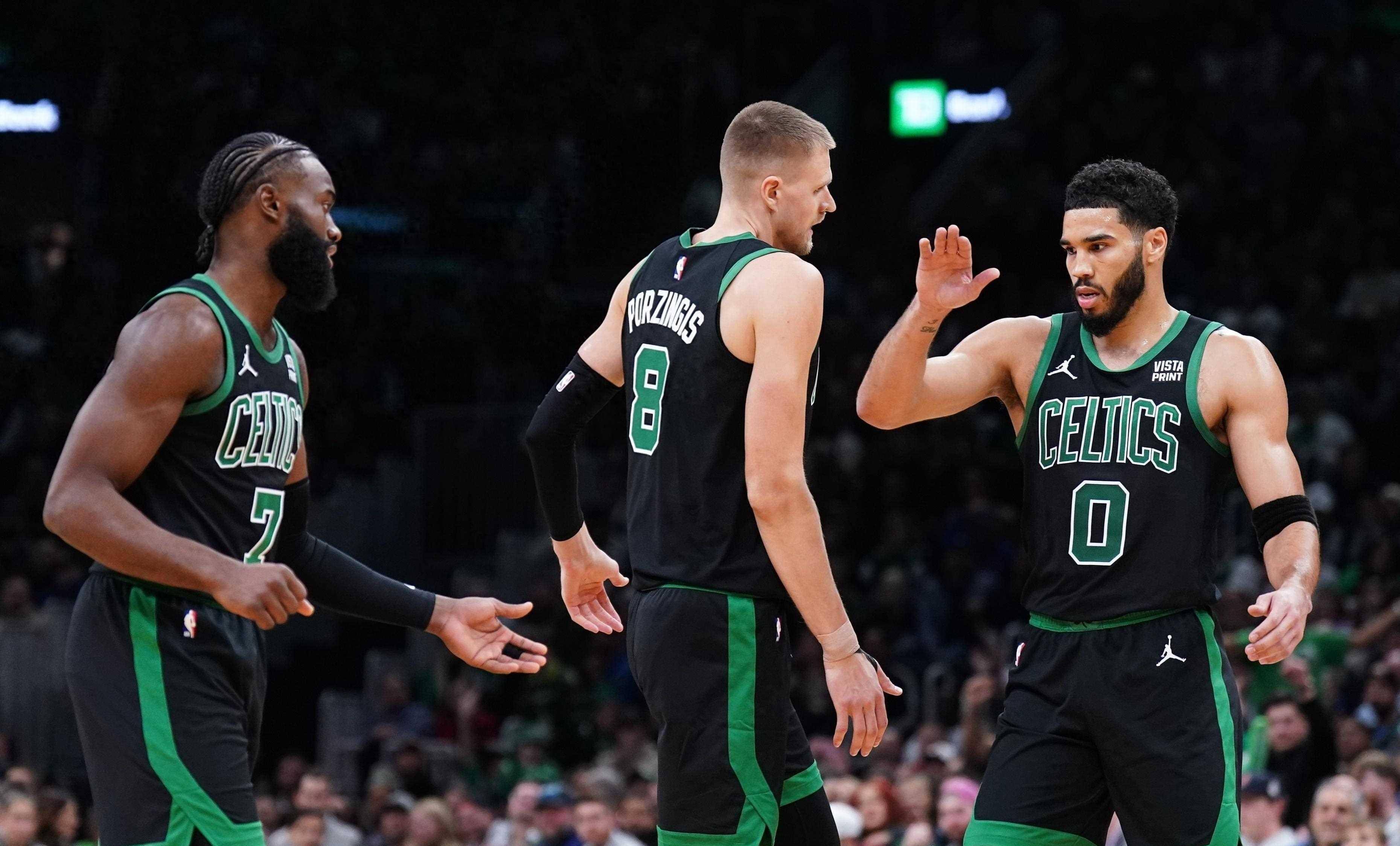 凯尔特人队队员备战新赛季,努力训练 凯尔特人队队员备战新赛季,努力训练