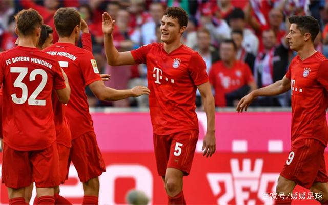 阿斯顿维拉战胜柏林赫塔，全队欢庆取胜荣耀