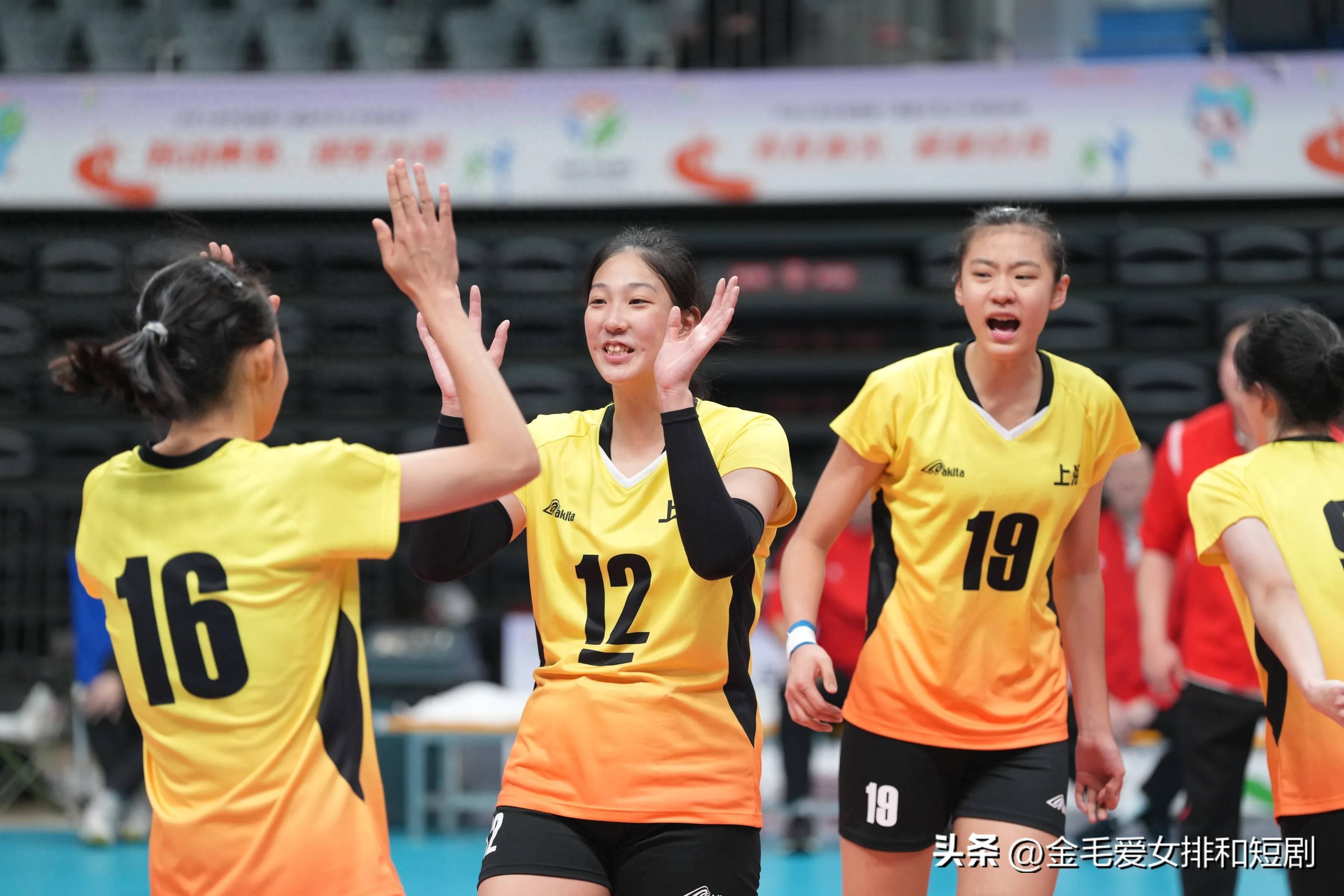 包含上海队在最近一场比赛中发挥出色，夺得胜利的词条