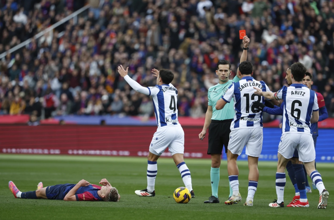 瓦伦西亚饮恨失利，分巴塞罗那球队